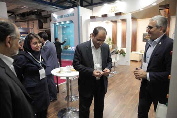 بازدید جناب آقای دکتر حسینی مدیر عامل شرکت بورس انرژی ایران از غرفه گروه گسترش انرژی پاسارگاد در سومین روز از نمایشگاه بین المللی صنعت برق