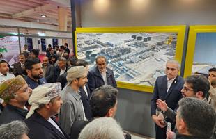 بازدید هیئت عمانی از غرفه هلدینگ گسترش انرژی پاسارگاد