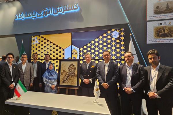 سومین تابلوی نقاشی نفت و‌ قیر به نفع انجمن اتیسم ایران ۳۰۰ میلیون تومان فروش رفت