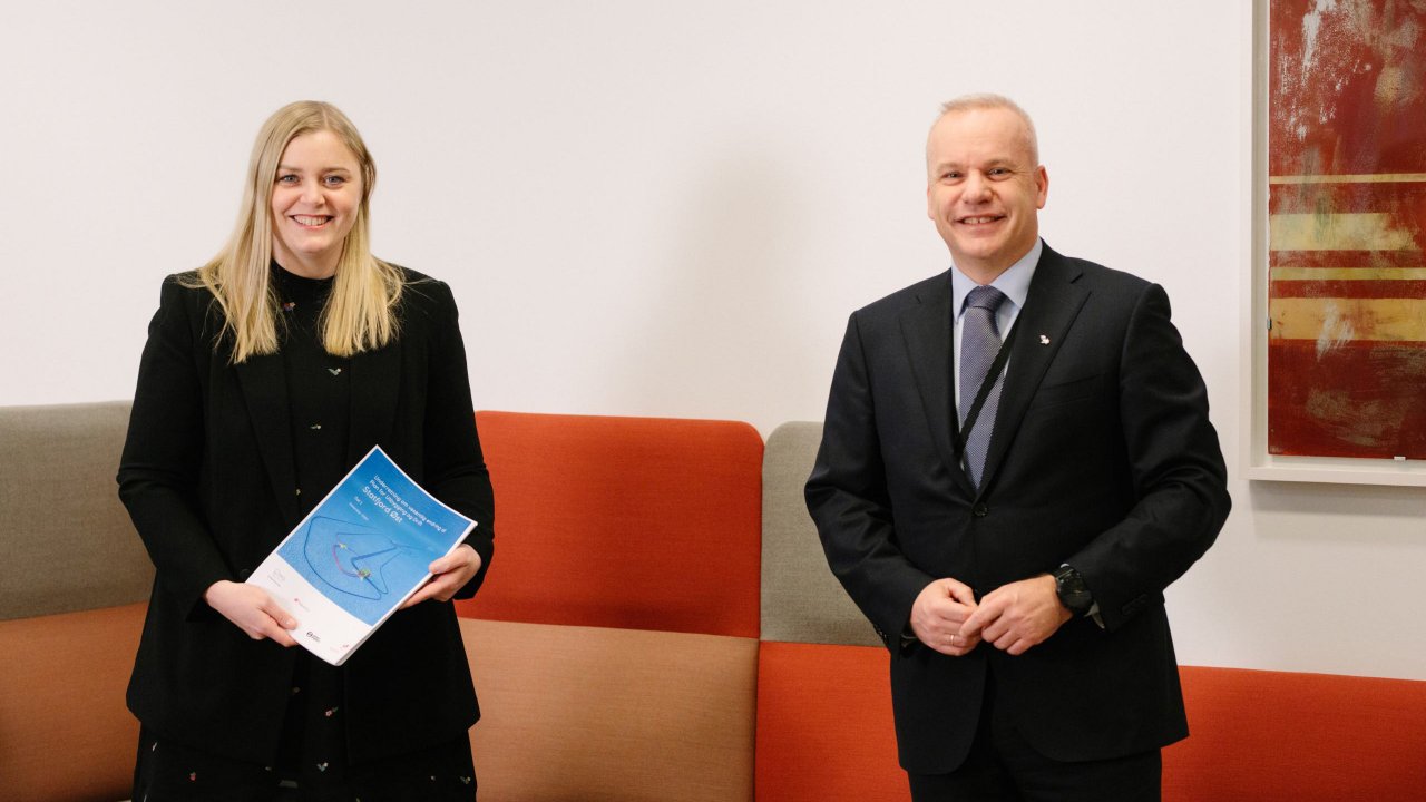 Anders Opedal, president and CEO of Equinor, submitted the Written notification of material changes to the Plan for Development and Operation Statfjord Øst to Tina Bru, Minister of Petroleum and Energy